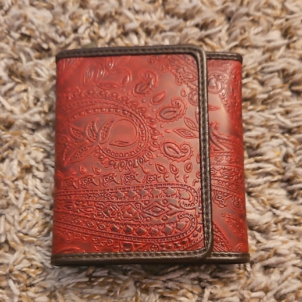 Relic Red Tooled Paisley Leather Trifold Wallet | Excellent Condition